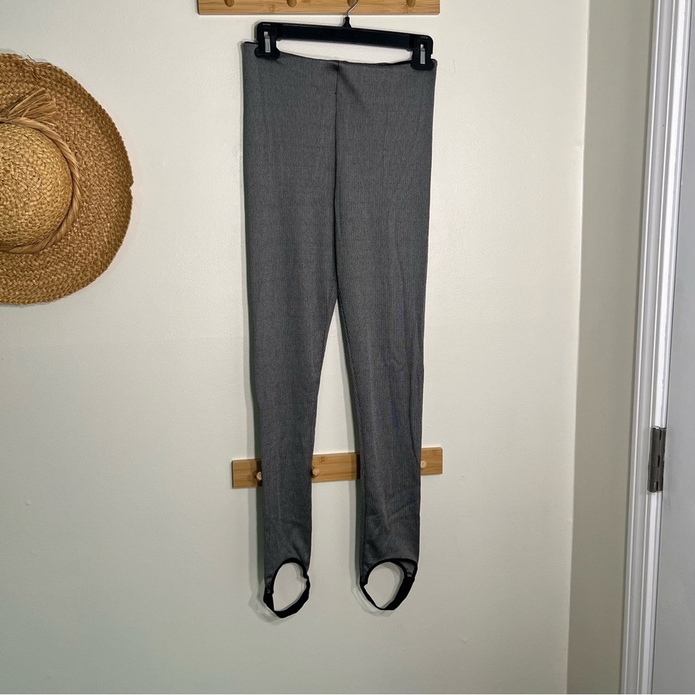 NWT zara women’s Gray & black ribbed knit Stirrup versatile Leggings size large
